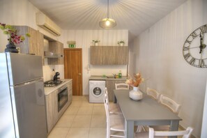 Fridge, oven, coffee/tea maker, electric kettle