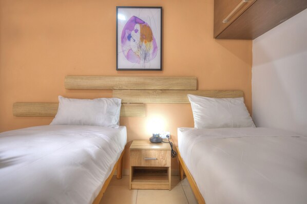 2 chambres, fer et planche à repasser, Wi-Fi gratuit, draps fournis