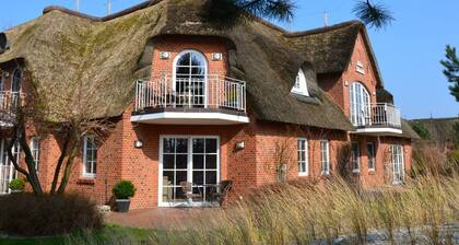 Böhler Butendiek - 5-star vacation apartment under thatch (pet-friendly)