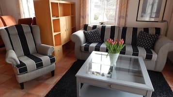 Smart TV, DVD player, stereo