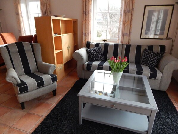 Smart TV, DVD player, stereo