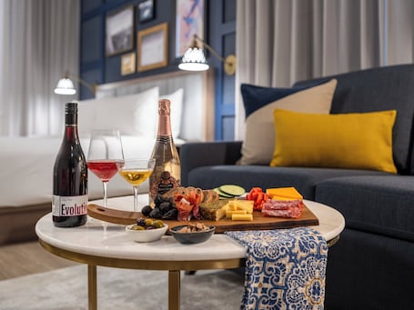 Room amenity. voco Fiorello - LaGuardia Airport by IHG