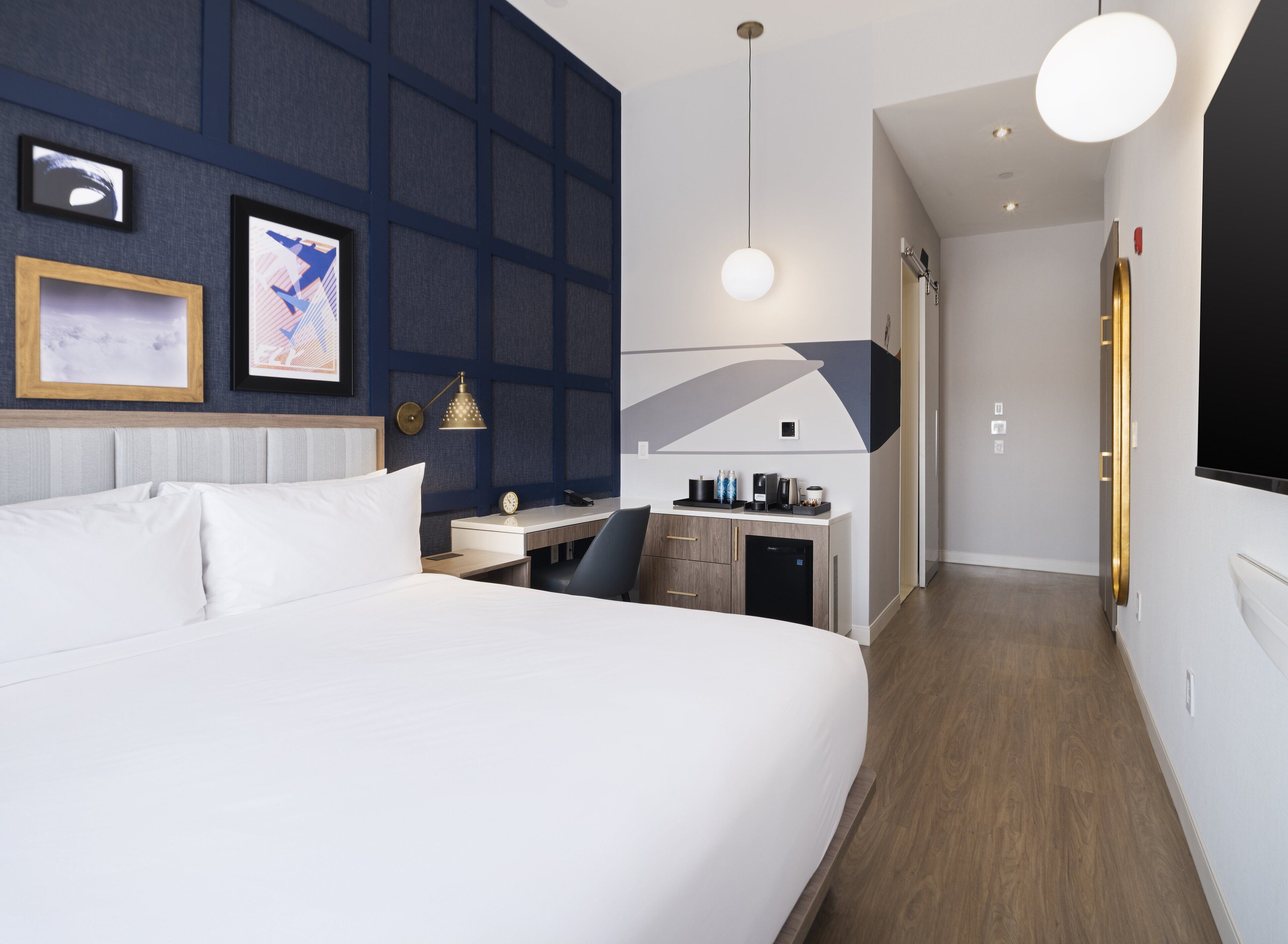 Hypo-allergenic bedding available, in-room safe, desk, laptop workspace
