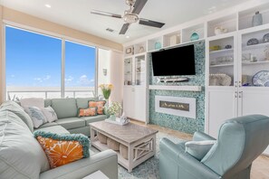 Smart TV, fireplace, video games, foosball - 🌊 2/2 Diamond Beachfront , Galveston, Amenities Galore! W/D in Unit, 6th FL (Galveston)