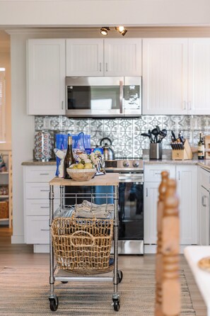 Réfrigérateur, four, plaque de cuisson, lave-vaisselle