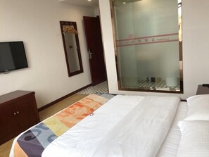 A hotel room with a bed, a TV mounted on the wall, a wardrobe, and a sliding door leading to a bathroom. - Shell Shanghai Jinshan District Zhangyan Town Songjin Highway Hotel (Shanghai)