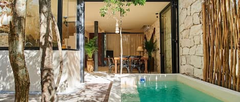 حمّام سباحة خارجي