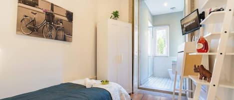 Strykejern/-brett, reiseseng for barn, wi-fi og sengetøy