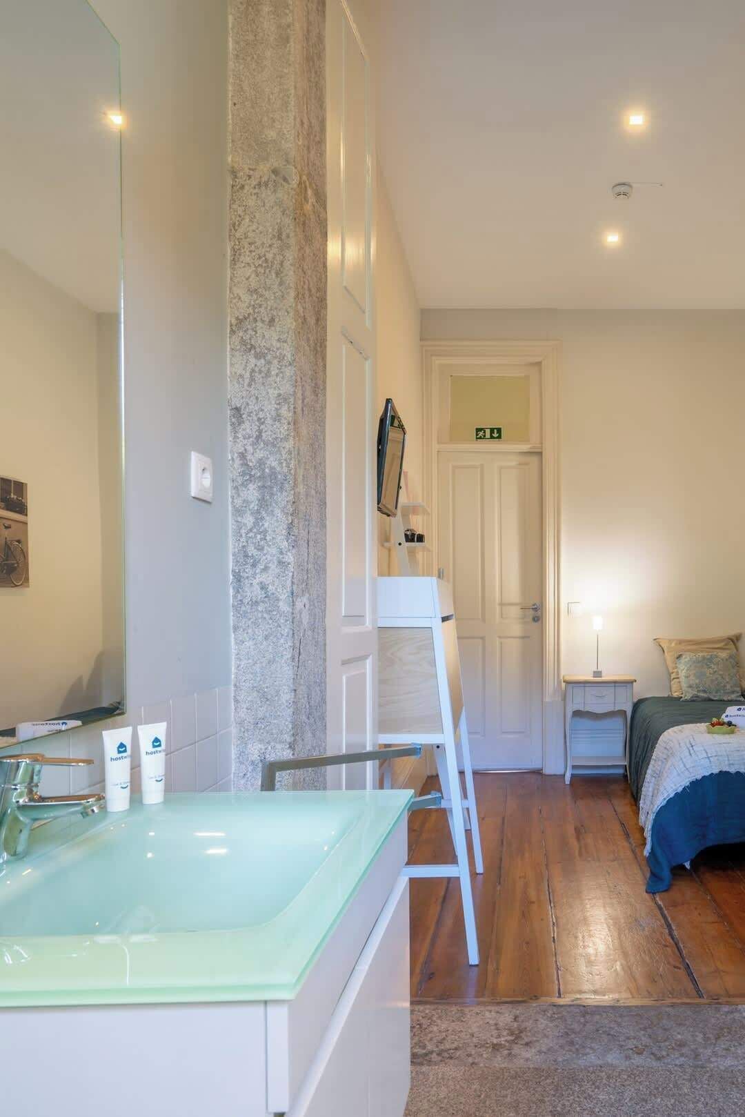 Bügeleisen/Bügelbrett, Reisekinderbett, WLAN, Bettwäsche