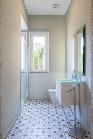 Bruser, hårtørrer, håndklæder