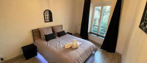 2 dormitorios, tabla de planchar con plancha, wifi gratis y ropa de cama