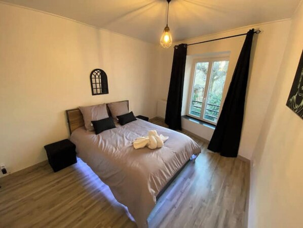 2 bedrooms, iron/ironing board, free WiFi, bed sheets