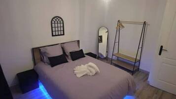 2 bedrooms, iron/ironing board, WiFi (free), bed sheets