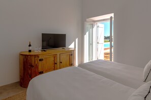Ropa de cama de alta calidad y minibar con artículos gratuitos 