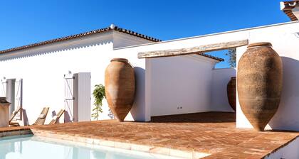 Cenoura-Brava Villas & Suites.