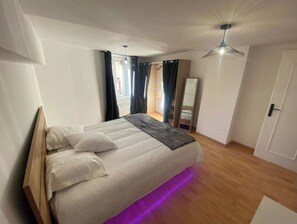 1 chambre, bureau, fer et planche à repasser, Wi-Fi gratuit