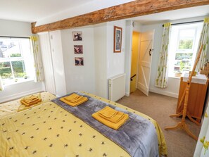 1 Schlafzimmer, individuell dekoriert, individuell eingerichtet