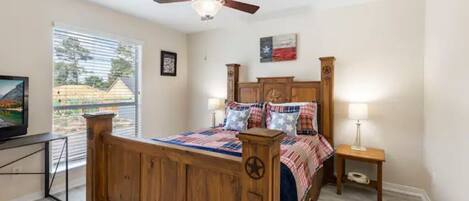 3 bedrooms, desk, iron/ironing board, travel cot