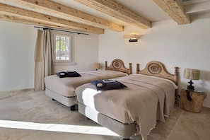 4 bedrooms, in-room safe, iron/ironing board, travel cot