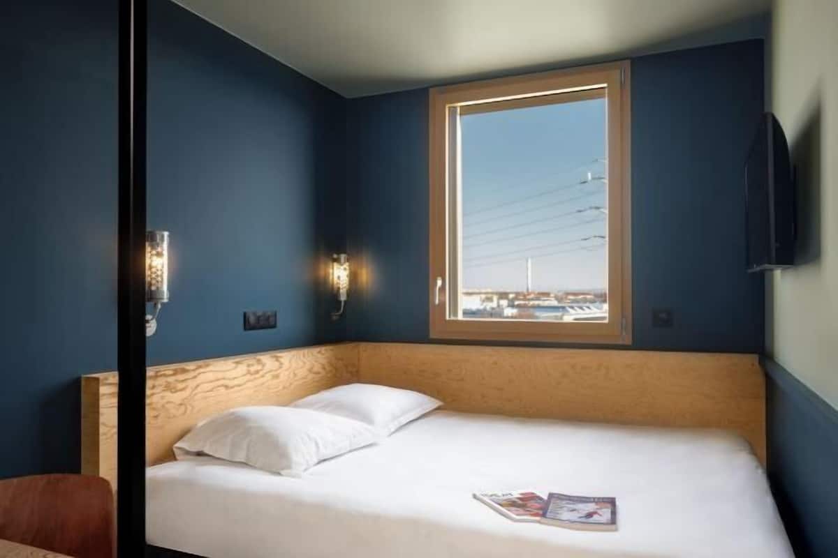 Premium bedding, blackout drapes, soundproofing, iron/ironing board