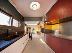 Kühlschrank, Mikrowelle, Ofen, Geschirrspüler
