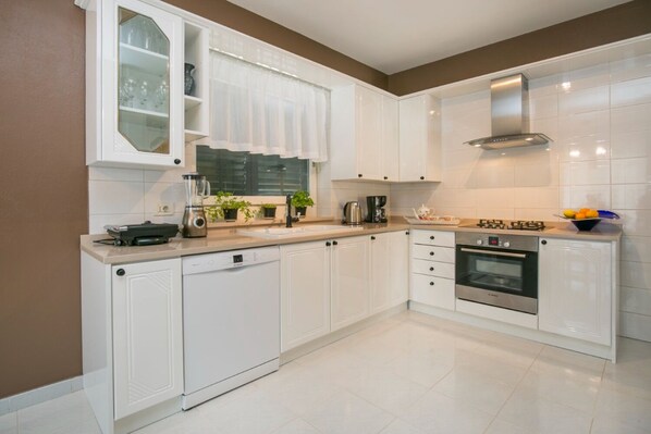 House (Martina - large luxury villa - H(8+2)) | Private kitchen