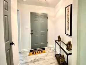 Interior - Thackeray’s Retreat, Sleeps 4 (Fayetteville)