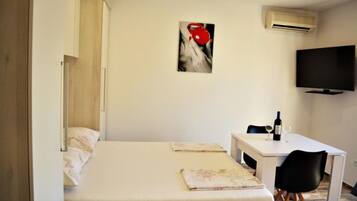 Studio (Lampone - free private parking - SA4() | Interior