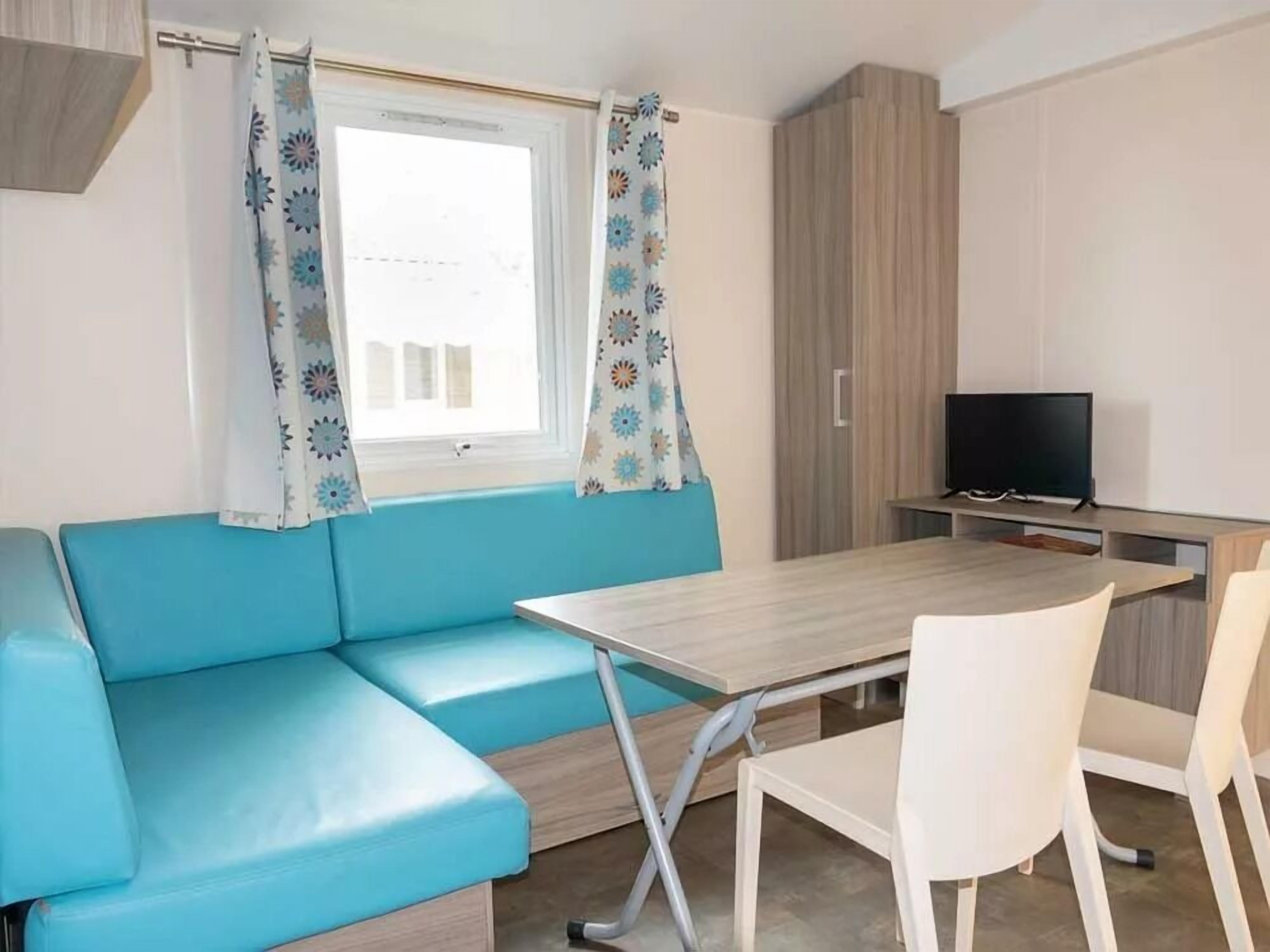 Mobil Karavan Comfort | Area keluarga | Meja tenis meja