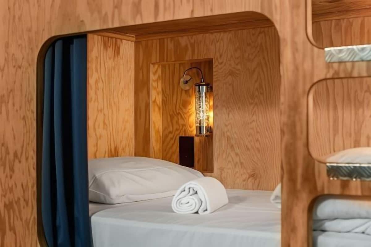 Soundproofing, free WiFi, bed sheets