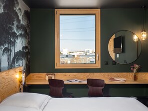 Quadruple Room | Soundproofing, free WiFi, bed sheets - Eklo Hotels Montpellier City center Saint-Roch train station (Montpellier)