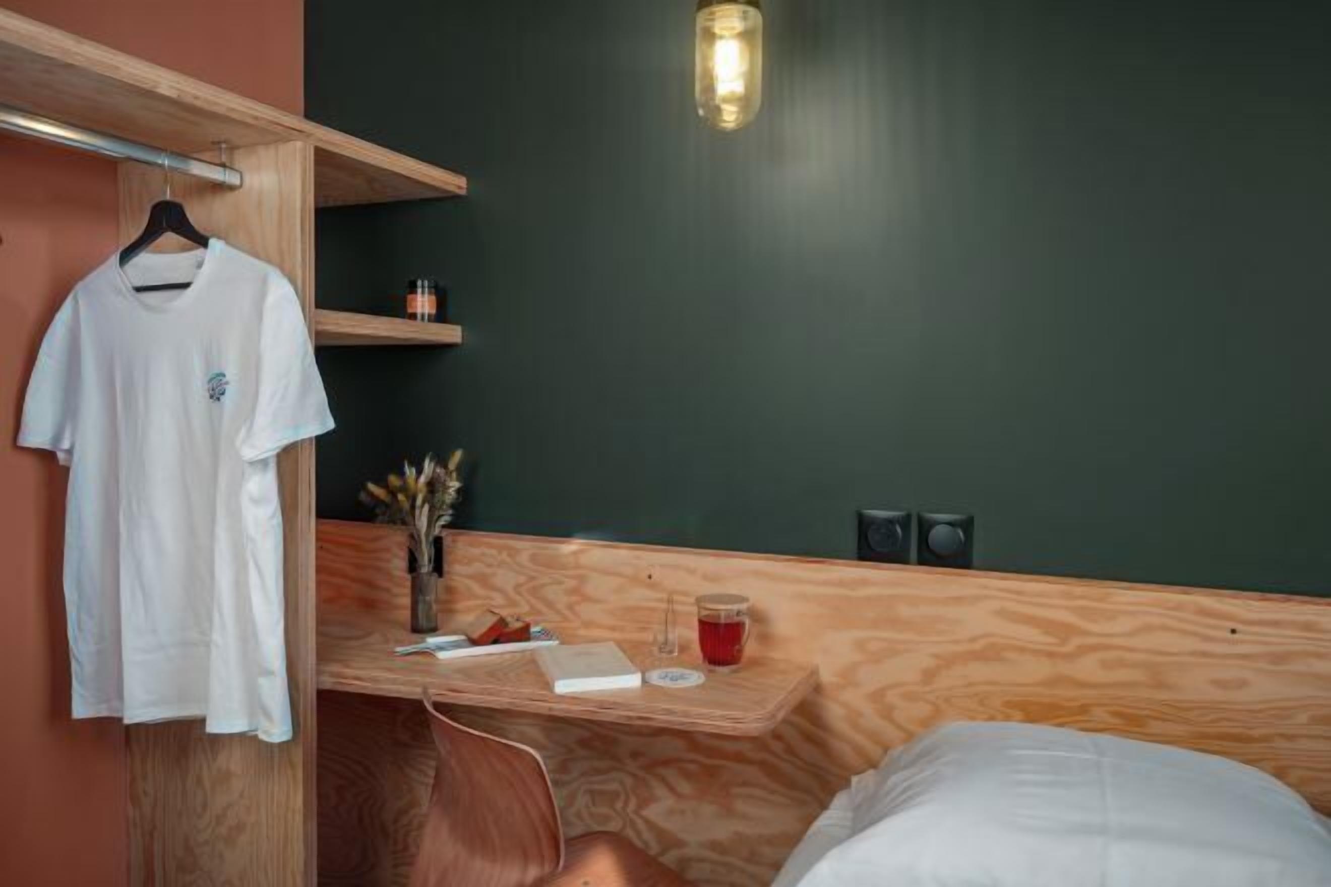 Soundproofing, free WiFi, bed sheets