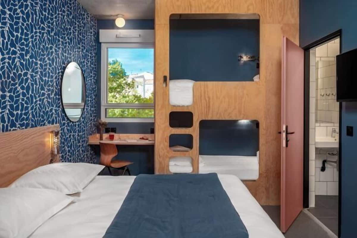 Soundproofing, free WiFi, bed sheets