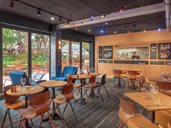 Restaurant - Eklo Hotels Montpellier City center Saint-Roch train station (Montpellier)