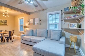 Living area - Little Polka Cottage (Twin Falls)