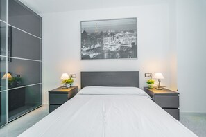 2 chambres, fer et planche à repasser, Wi-Fi gratuit, draps fournis
