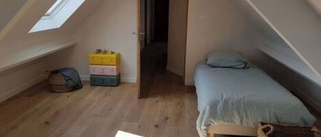 4 Schlafzimmer, Reisekinderbett, kostenloses WLAN, Bettwäsche