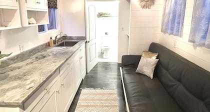 Tiny home with Loft-Boho by the sea under the stars