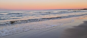 WANDERLUST HOME: Beachfront house - 50 meters from the sea!