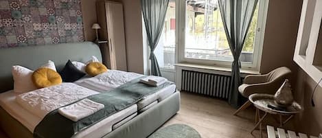 Quarto casal básico | Individualmente decorados, individualmente mobiliados, Wi-Fi de cortesia