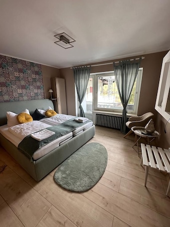 Decoración personalizada, muebles diferentes y wifi gratis