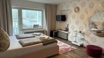 Quarto casal básico | Individualmente decorados, individualmente mobiliados, Wi-Fi de cortesia