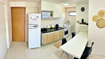 Fridge, microwave, stovetop, blender