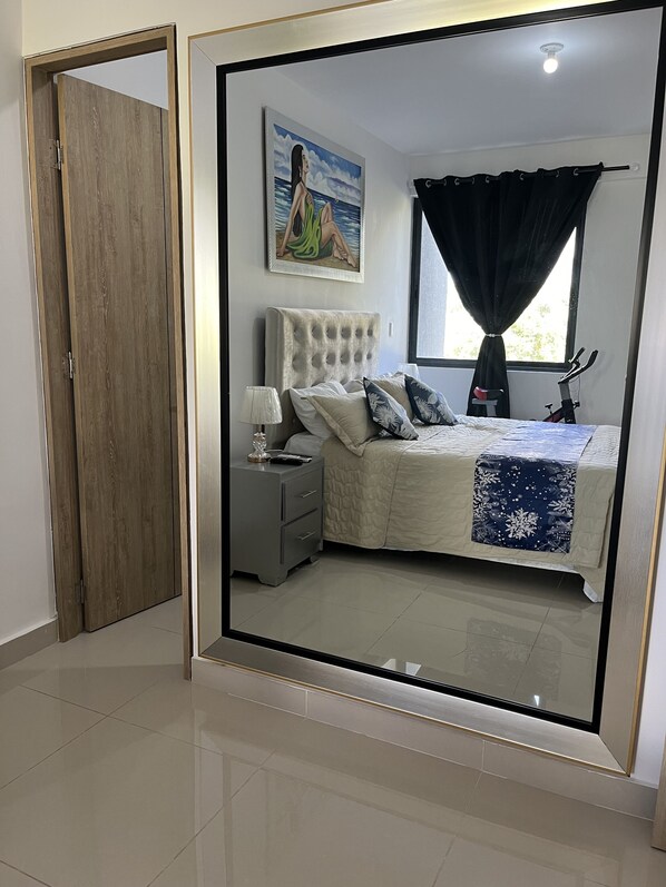 2 bedrooms, in-room safe, desk, iron/ironing board