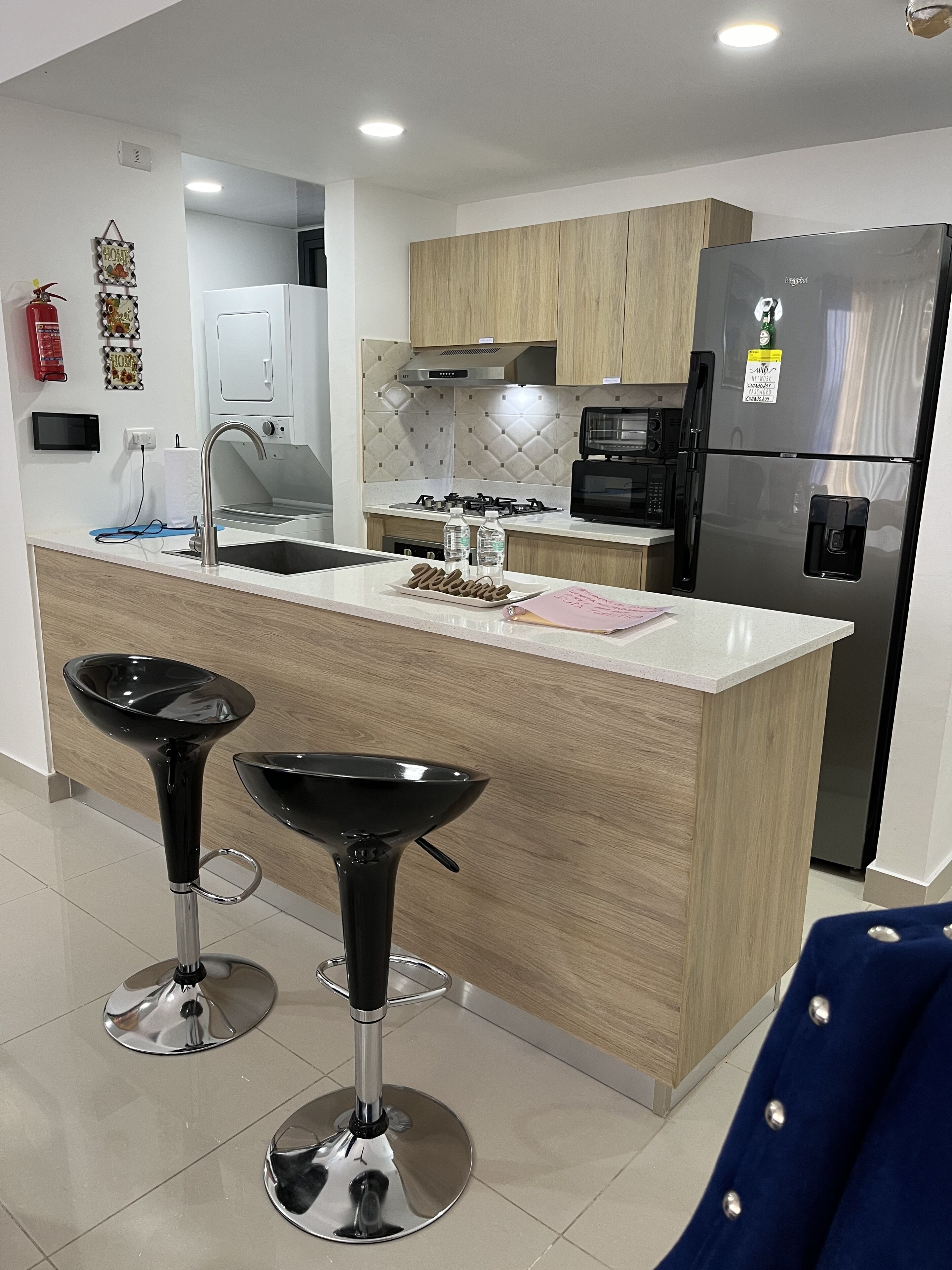 Frigorifero, microonde, forno, piano cottura