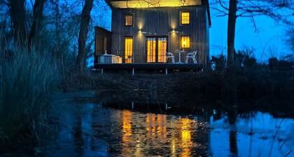 The Water Shack - Amazing tiny house retreat