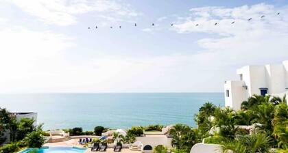 Suite with excellent view near the beach WI-FI