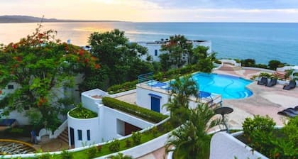 Suite with excellent view near the beach WI-FI