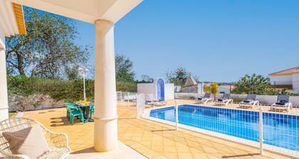 WONDERFUL VILLA W/ PRIVATE HEATABLE SALTWATER POOL, FREE WIFI AND A/C
