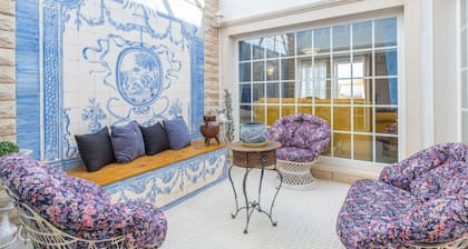 Family retreat w/ heatable pool & BBQ